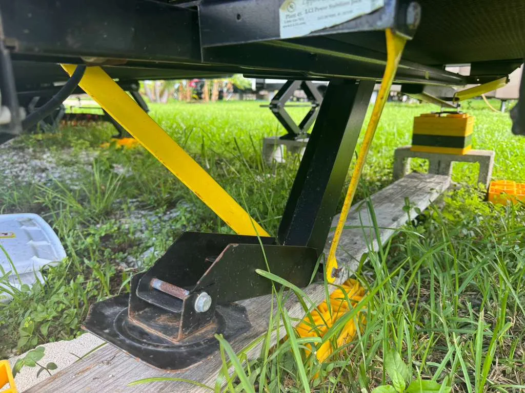 RV leveling jack and hydraulic system repair at a campsite